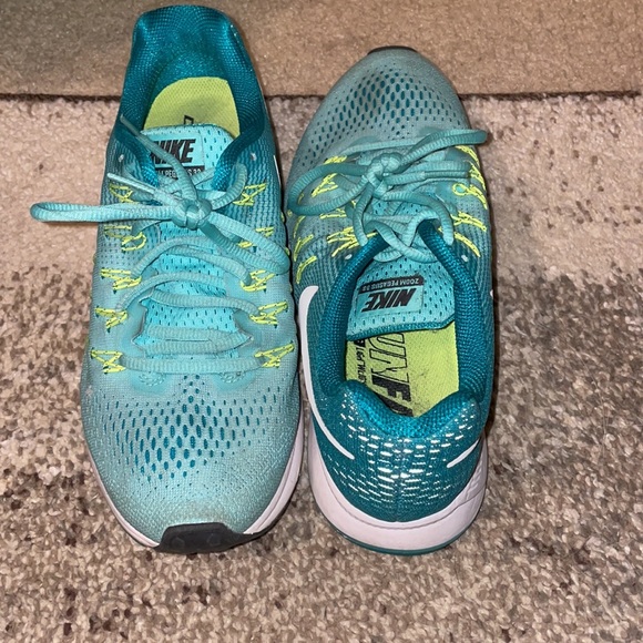 Nike shoes - Picture 3 of 3